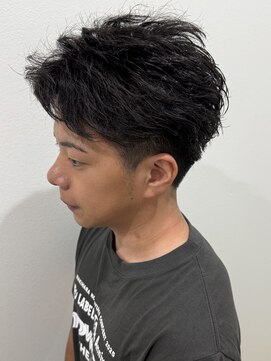 ヒュイル バイ ニアウ(Hwyl by Niau) メンズリバースショートツイストパーマフェザーパーマ刈り上げ