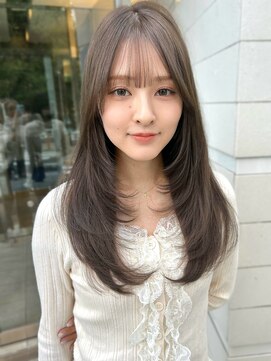 レイヤーカット　ベージュカラー　オリーブベージュ　顔まわり