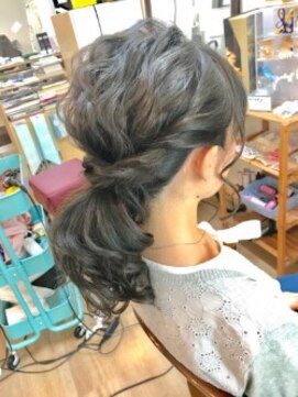 ロカット サロン(Roquat Salon) 大人可愛いローポニーアレンジ【ヘアセット　立川/立川南/袴】