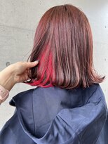 アチーブ ヘア デザイン(achieve hair design) ピンクベージュ+鮮やかレッドインナーカラー 外ハネミディ