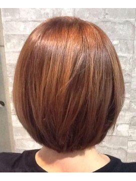 マニス(manis) 20代30代40代丸みショートボブ×アプリコットオレンジ