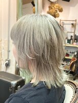 キミ(kimi) 【kimi自由が丘】グレージュ × ウルフカット