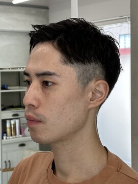 レヴィア(REVIA) メンズツーブロック刈り上げアップバングメンズカット