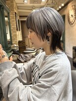 モナン(monan)&nbsp;ウルフボブクラゲヘアー姫カットレイヤーカットホワイトブロンド