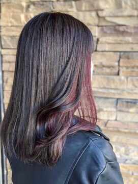 黒髪風×レッドインナーカラー/イヤリングカラー/チェリーレッド