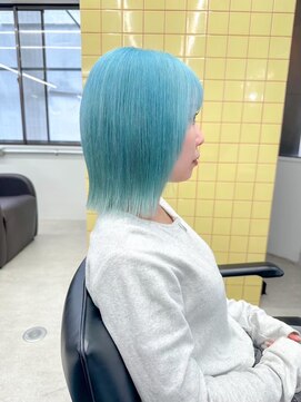 ヒビヲ 天神警固(HIBIO) ショートボブ切りっぱなしボブタッセルボブブリーチダブルカラー