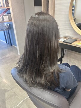 プリンプ トータルビューティ(PRIMP.total beauty) 赤みなしブラウン　ラテカラー　レイヤーカット　透けるヘア