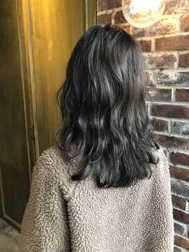 エイミー(Aimee) Aimee ミディアムウェーブ×アッシュグレー