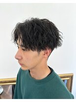 オンフリーク(ON FLEEK)&nbsp;ツイストスパイラル刈り上げセンターパート