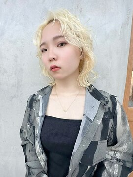 リアン(Lien) ゆるふわショート/ブリーチカラー/ホワイトベージュ