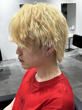 ヒュイル バイ ニアウ(Hwyl by Niau) メンズマッシュパーマニュアンスパーマスパイラルパーマ刈り上げ