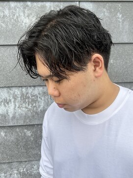 ヒュイル バイ ニアウ(Hwyl by Niau) メンズマッシュパーマ波巻きスパイラルパーマニュアンスパーマ