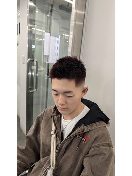 クロムトウキョウ ザ バーバー ネオン 新宿店(CHROM TOKYO the Barber ne/on) ダークレッド×フェードスタイル