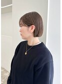 イメチェンホワイトブロンド外ハネボブ切りっぱなしボブ