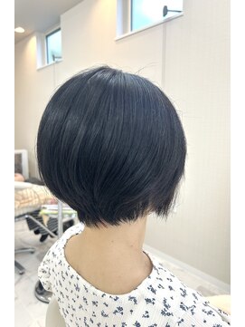 ネセサリー(necessary) くびれショートヘア