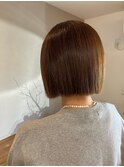明るめベージュ・切りっぱなしボブ