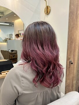 シア 綾瀬店(SHEER) ピンクのグラデーションカラー