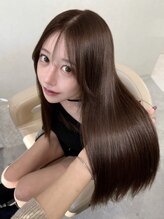 ヴィヴィッド オモテサンドウ(ViViD omotesando)&nbsp;顔周りカット センターパート グレージュ 前髪カット 20代