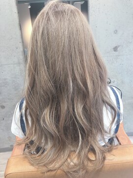 ヘアーアンドメイク ファット(Hair&Make PHAT) ゆるふわロングシルキーベージュアッシュハイトーン10代20代