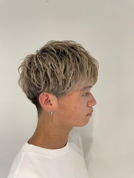 アース 東戸塚店(HAIR & MAKE EARTH) ツーブロック ミルクティーベージュ