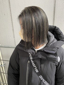 ガーデンヘアー(Garden hair) 脱白髪染めハイライト+切りっぱなしボブ