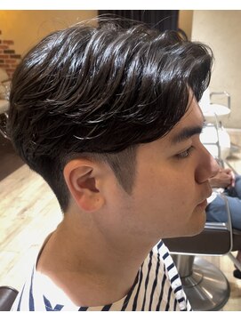 アーティスオム(Artice HOMME) ショートセンターパート/刈り上げセンターパート/フェザーパーマ