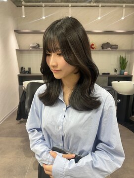 トーン(tone) 韓国風くびれミディアムヘア×透明感ダークブラウンカラー