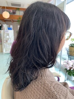 経験豊富なスタイリストがあなたの髪を拝見&お悩みをヒアリング！理想の姿を【rouge】で叶えませんか？