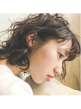 エマ 中山店(EMMA) ブランジュ セミディ ベージュカラー くせ毛風 ルーズ 無造作