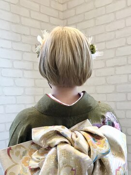 アヴァン(avant) 〈avant〉ハイトーンボブサイド編み込みハーフアップ