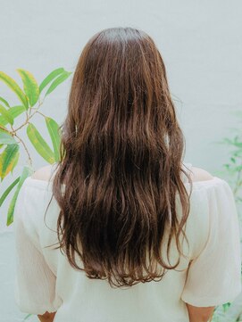 ヘアアンドリラクゼーション シャッセ(Hair&Relaxation SASE) 波巻きカーリースタイル