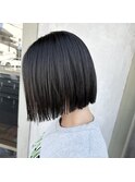 定番人気!パツっと前下がりボブ