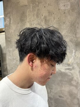 カーニー 上野(kearny) ツイストスパイラルパーマ縦落ちパーマメンズ波巻きパーマ