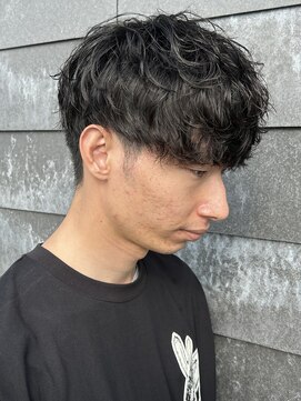 ヒュイル バイ ニアウ(Hwyl by Niau) メンズマッシュツーブロックシャドウパーマニュアンスパーマ眉毛