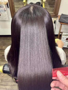 バスティードーレス(BASTI DORES)の写真/《ダメージヘアに効果大》[メテオストレート]で[髪質改善]しながら癖を伸ばすから、扱いやすいサラツヤ髪へ