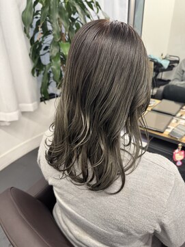 シア(sia) 明るさと透け感のいいとこどり◎やわらかオリーブベージュ