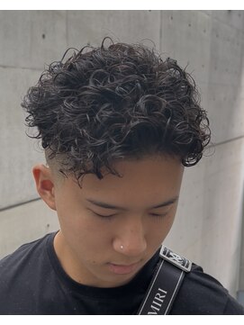イーラ アメ村店(era) サーフバック　ツイストスパイラル眉カットメンズパーマ