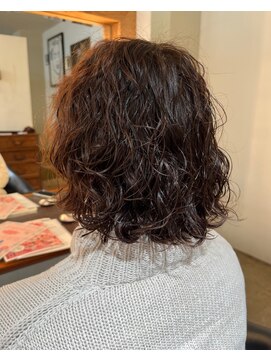 ビハインドザカーテン(BEHIND THE CURTAIN) くせ毛風無造作パーマ