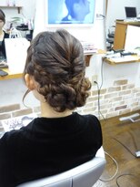エイチワイヘアーデザイン(HY hair design) くるりんぱアレンジ
