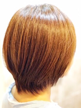 ニーナ せんげん台(nina) おとな女子・３０代・４０代にオーダーショートボブ