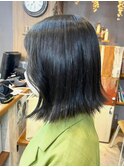 外ハネミディ　ボブスタイル