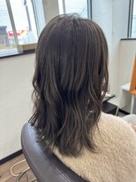 ヘアー ワンアビル(Hair One Abile) アッシュベージュ大人くびれゆるふわカール