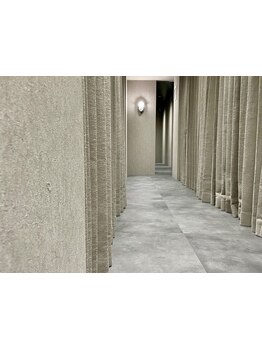 完全個室の落ち着く空間◇経験豊富なベテランスタイリストが高いカット技術で施術します！[品川]