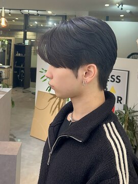 ナイロ(NiLO) センターパート×刈り上げすぎないメンズスタイル