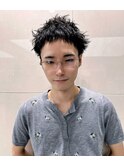 スパイキーショートメンズヘアオン眉