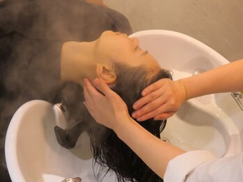リトリル(L'TLYL)の写真/【髪と頭皮を本来の美しさへと導くヘッドスパ技術】リトリルのほどけるヘッドスパをぜひご体感ください。