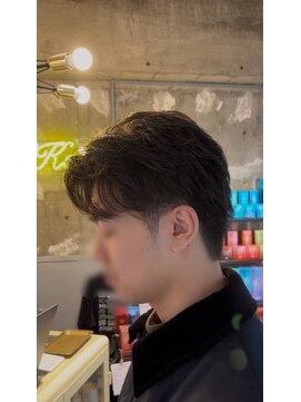 ゼストカロン(ZEST Kalon) 伸びかけパーマを生かした毛流れツーブロック