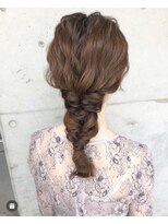 コトナ(kotona)&nbsp;【タイト編み下ろしヘアアレンジ】ヘアセットシニヨンカチモリ