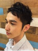 パーマで動きを出したメンズショートスタイル