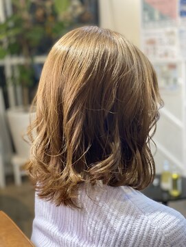 ツムグ 代官山店(TUMUGU) 大人可愛い30代40代50代白髪ぼかしハイライトショコラベージュ